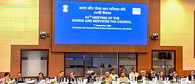 மருத்துவக் காப்பீடு: ஜிஎஸ்டியை குறைக்க ஆய்வு